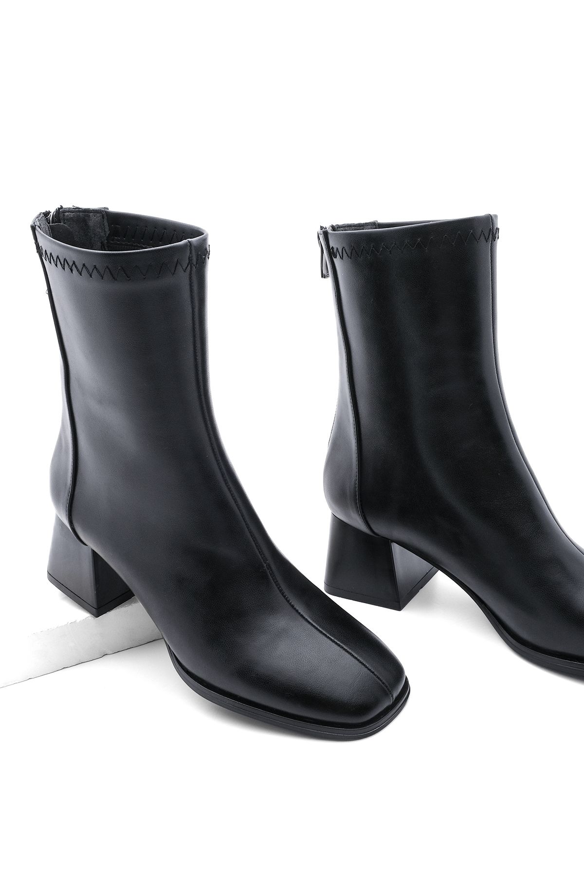 Kadın Topuklu Bot Küt Burun Arkadan Fermuarlı Nayis siyah